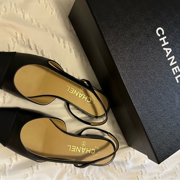 CHANEL Black Flats - Picture 4 of 6
